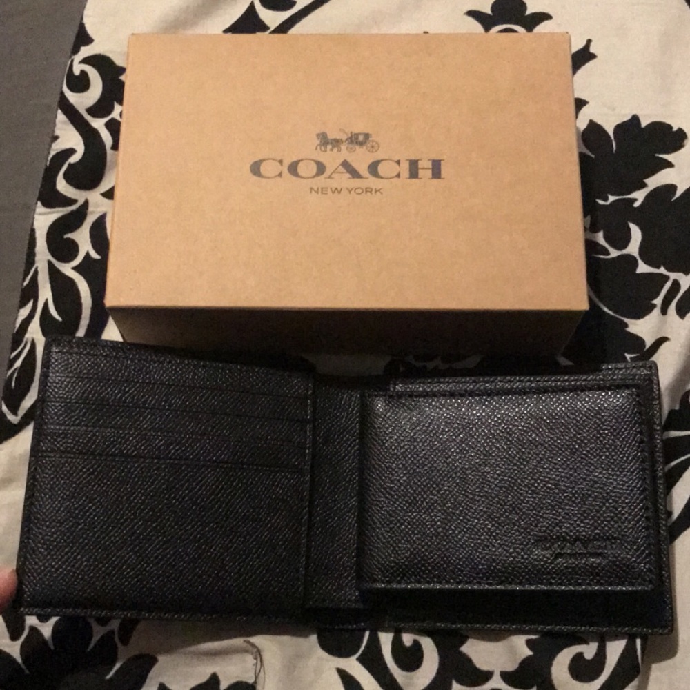 Coach Wallet(men) - Picture 2 of 7